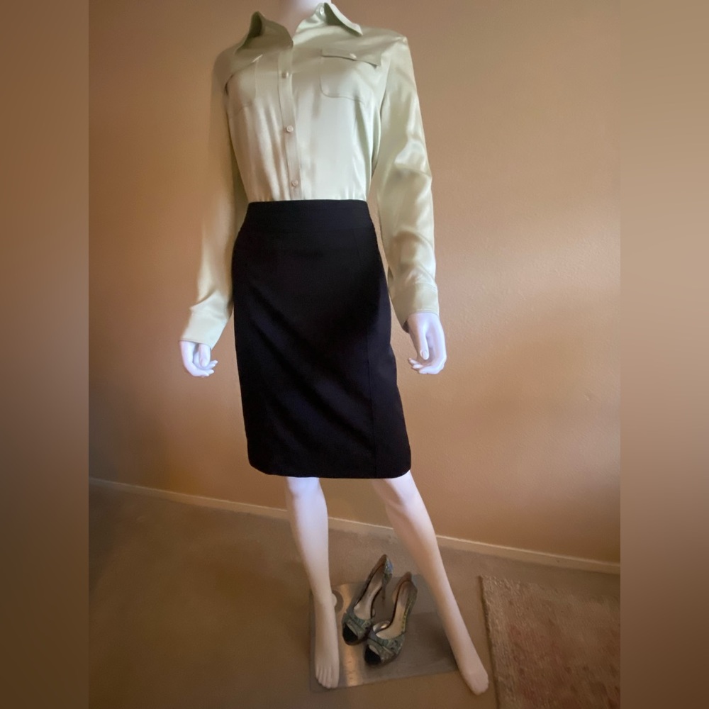 White House Black Market Pencil Skirt Womens Size 4 Back Zip And Slit